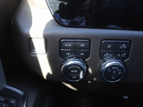 Used 2023 GMC Sierra 1500 SLT image 29