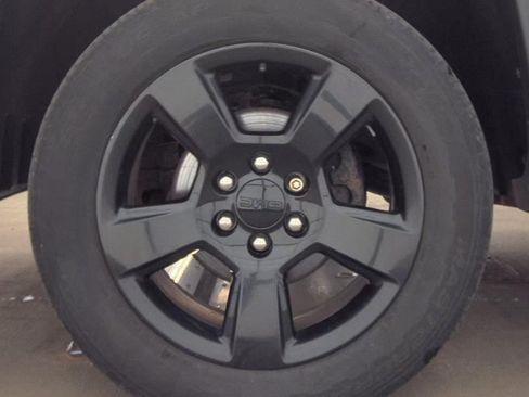 Used 2017 GMC Sierra 1500 SLE w/ Elevation Edition AWD/4WD image 8