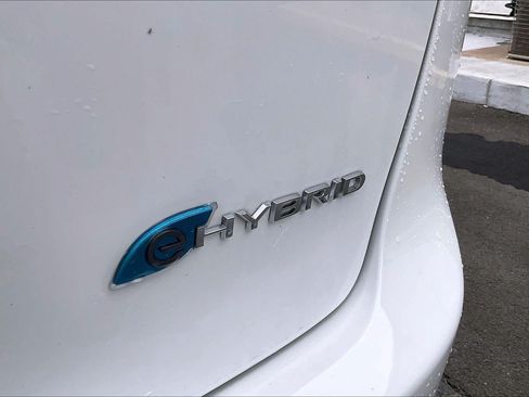 Used 2023 Chrysler Pacifica Pinnacle FWD image 8