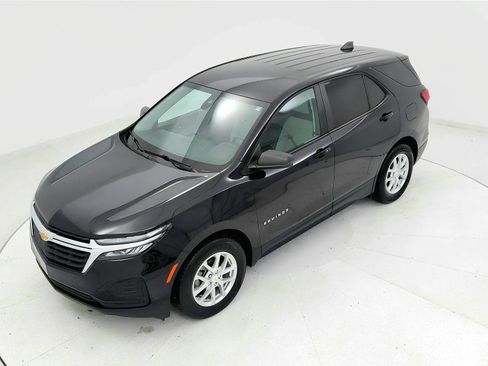 Used 2023 Chevrolet Equinox LS image 13