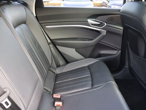 Used 2022 Audi e-tron Premium w/ Convenience Plus Package image 14