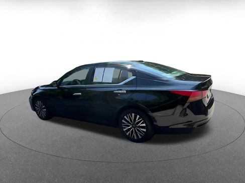 Used 2025 Nissan Altima 2.5 SV FWD image 10