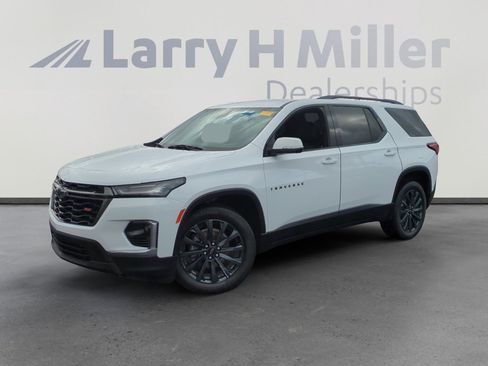 Used 2023 Chevrolet Traverse RS image 1