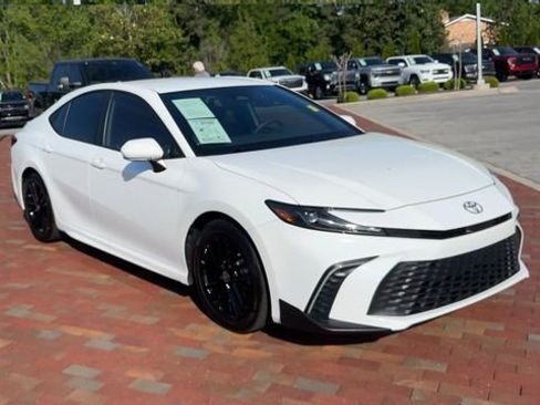 Used 2025 Toyota Camry SE w/ Convenience Package FWD image 5