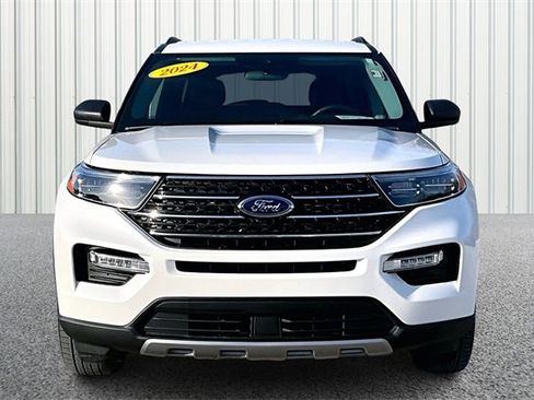 Used 2024 Ford Explorer XLT w/ Equipment Group 202A image 3