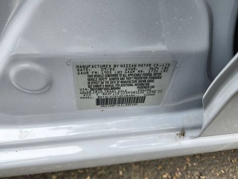 New 2025 Nissan Versa SR w/ Trunk Package FWD image 11