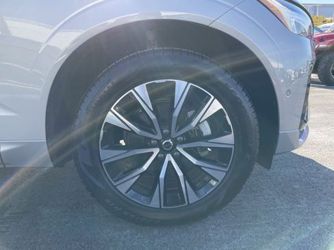Used 2025 Volvo XC60 B5 Plus image 7