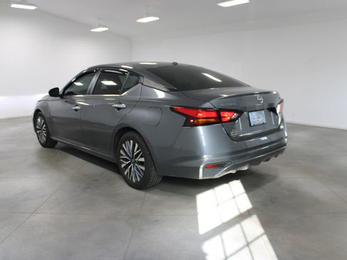 Used 2024 Nissan Altima 2.5 SV FWD image 7