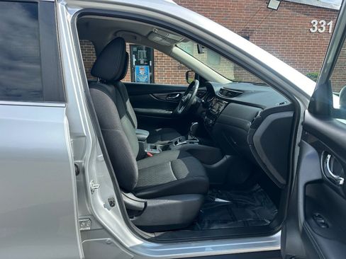 Used 2017 Nissan Rogue SV AWD/4WD image 18