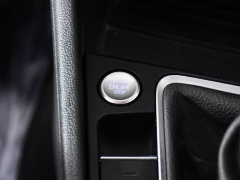 Used 2025 Volkswagen Jetta SE image 18