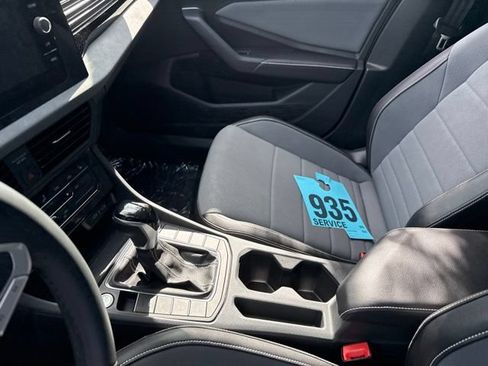 Used 2026 Volkswagen Jetta SE FWD image 19