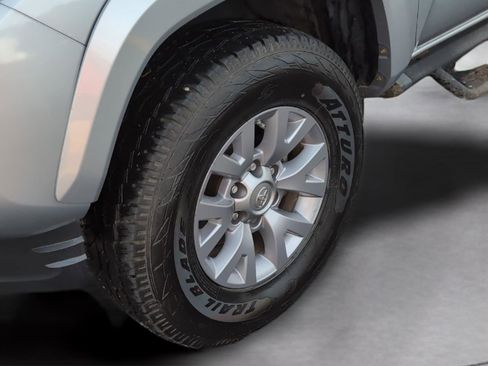 Used 2019 Toyota Tacoma SR5 image 11