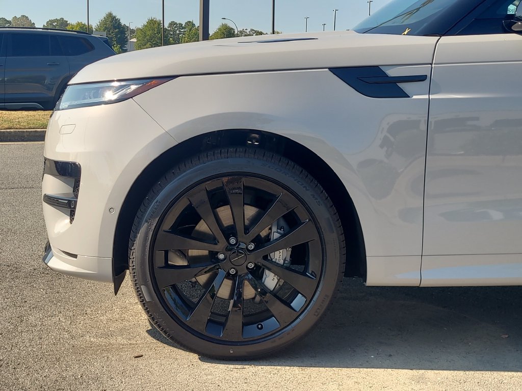 New 2027 Land Rover Range Rover Sport Dynamic SE AWD/4WD image 9