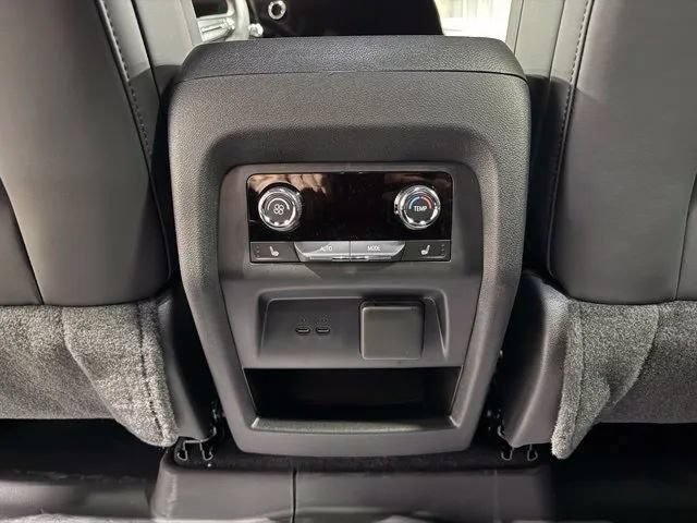 New 2027 Chevrolet Traverse RS w/ LPO, Floor Liner Package AWD/4WD image 23