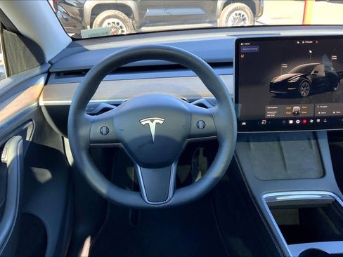 Used 2025 Tesla Model Y Long Range image 5