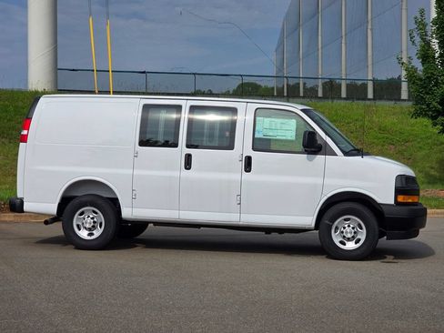 New 2026 Chevrolet Express 2500 w/ Driver Convenience Package RWD image 32