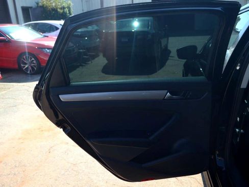 Used 2013 Volkswagen Passat 2.5 S image 18