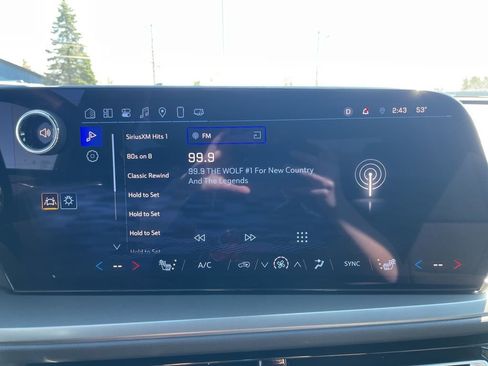 Used 2025 Chevrolet Traverse LT w/ LPO, Floor Liner Package FWD image 16