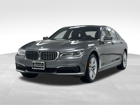 Used 2019 BMW 750i xDrive w/ Executive Package image 3