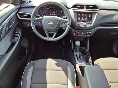 Used 2023 Chevrolet TrailBlazer LT FWD image 3
