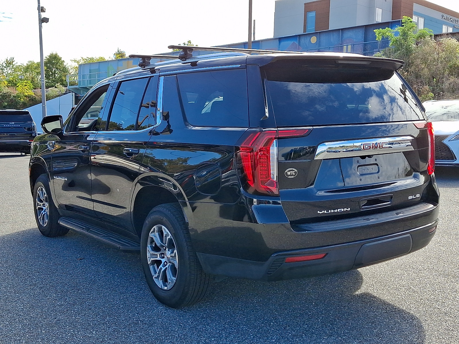 Used 2024 GMC Yukon SLE AWD/4WD image 4