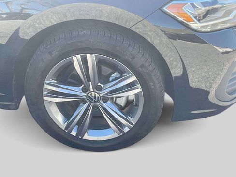 Used 2023 Volkswagen Jetta SE w/ Panoramic Sunroof Package FWD image 9