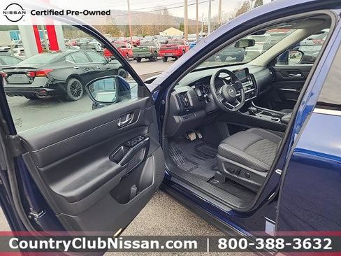 Certified 2022 Nissan Pathfinder SV image 10