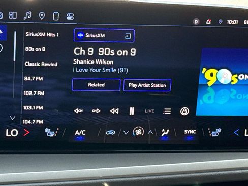 Used 2024 Chevrolet Traverse LT FWD image 20