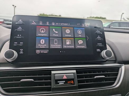 Used 2018 Honda Accord Touring image 19