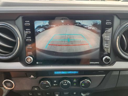 Used 2021 Toyota Tacoma TRD Sport w/ Technology Package RWD image 18