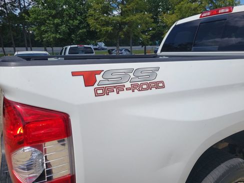 Used 2014 Toyota Tundra SR5 w/ SR5 Upgrade Package RWD image 7