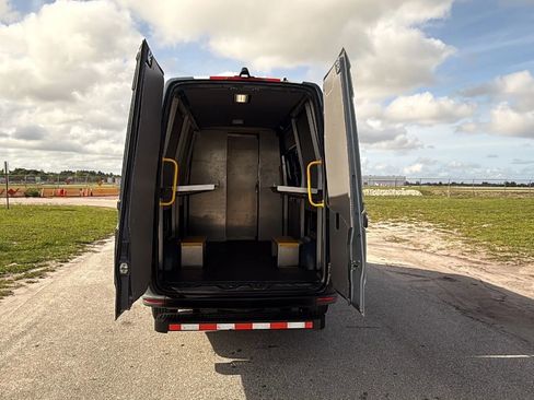 Used 2019 Mercedes-Benz Sprinter 144 image 9