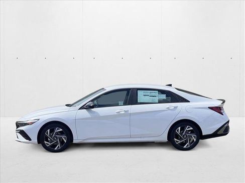 New 2025 Hyundai Elantra SEL image 9