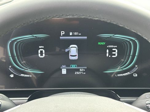 Used 2023 Kia Niro EX image 10