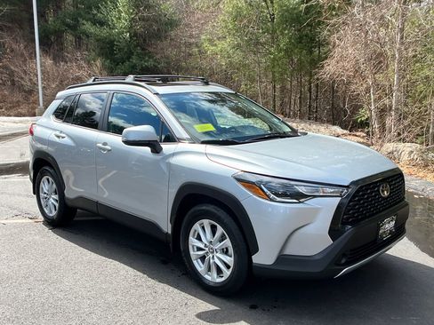 Used 2023 Toyota Corolla Cross LE w/ Moonroof Package image 7