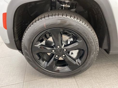 New 2025 Jeep Grand Cherokee Limited w/ Luxury Tech Group II image 10