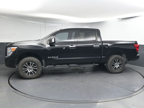 Used 2021 Nissan Titan SV w/ SV Convenience Package image 5