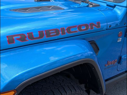 Used 2025 Jeep Gladiator Rubicon AWD/4WD image 18