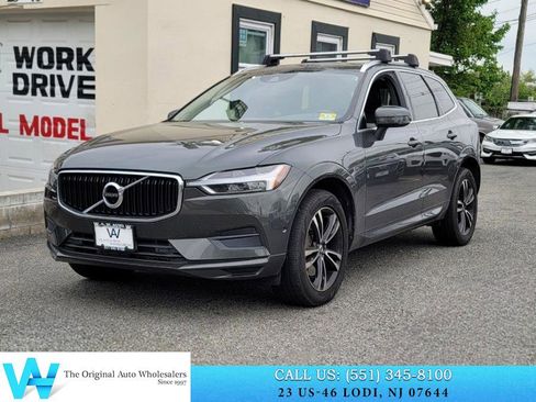 Used 2019 Volvo XC60 T6 Momentum w/ Multimedia Package AWD/4WD image 3