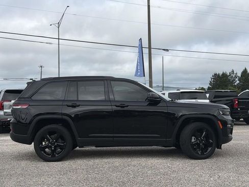 Used 2024 Jeep Grand Cherokee Limited w/ Black Appearance Package AWD/4WD image 36