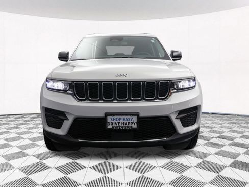 Used 2023 Jeep Grand Cherokee Laredo w/ Trailer Tow Prep Group (B) AWD/4WD image 40