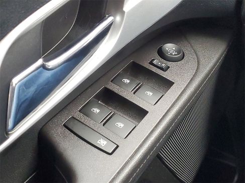 Used 2017 Chevrolet Equinox LT w/ Convenience Package image 17