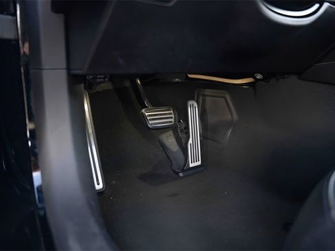 Used 2017 Chevrolet Corvette Stingray Coupe w/ Carbon Flash Badge Package image 35