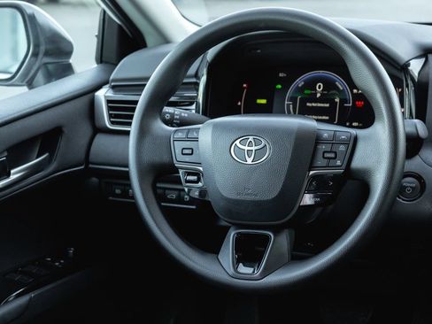 Used 2026 Toyota Camry LE AWD/4WD image 26