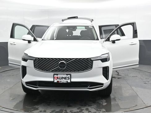 New 2026 Volvo XC90 B6 Plus w/ Protection Package AWD/4WD image 42