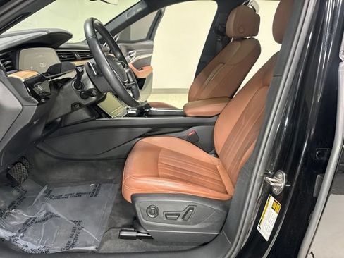 Used 2024 Audi Q8 e-tron Premium Plus w/ Premium Plus Package AWD/4WD image 16