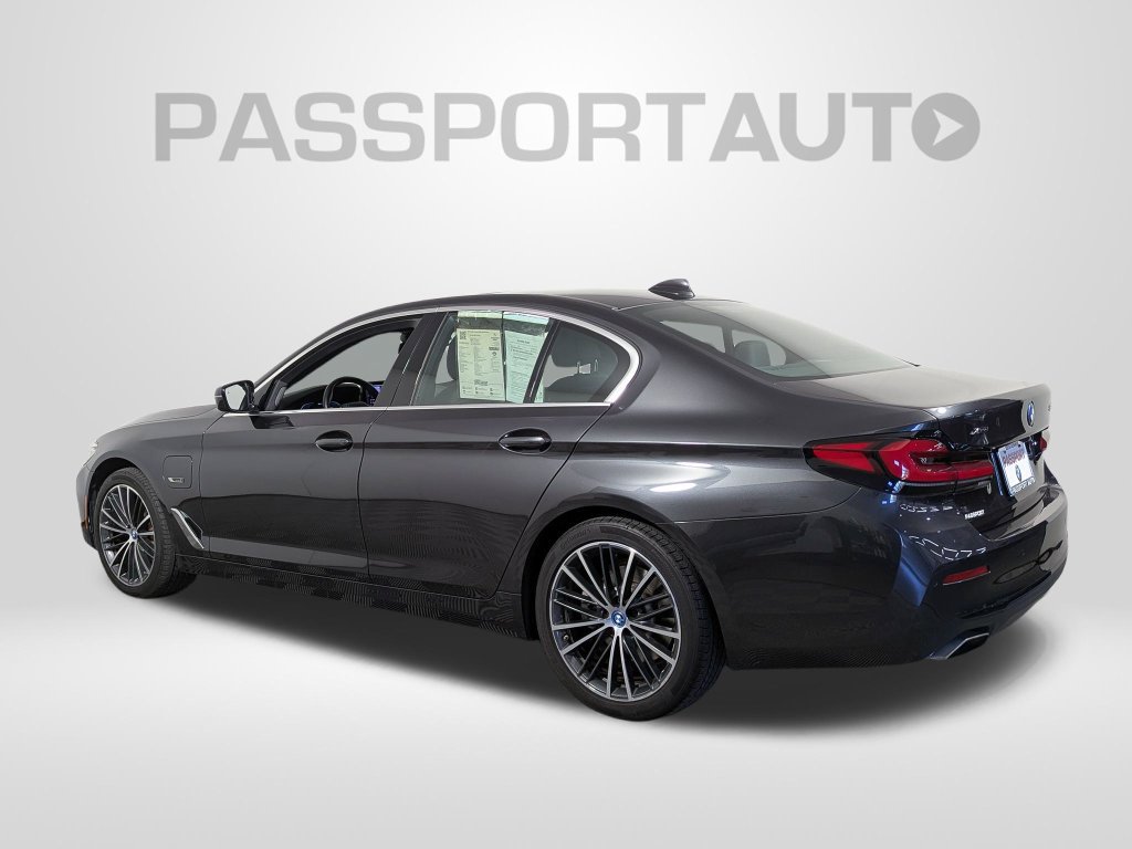 Certified 2023 BMW 530e xDrive w/ Premium Package AWD/4WD image 3