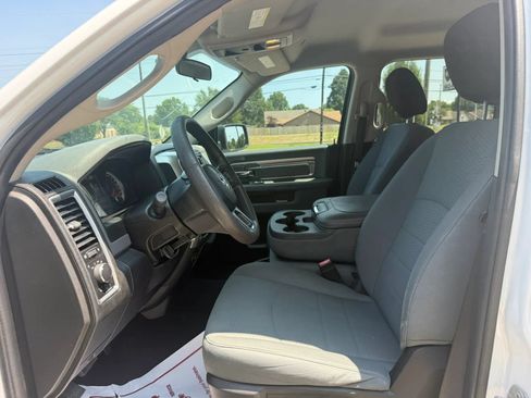 Used 2019 RAM 1500 Classic SLT RWD image 10