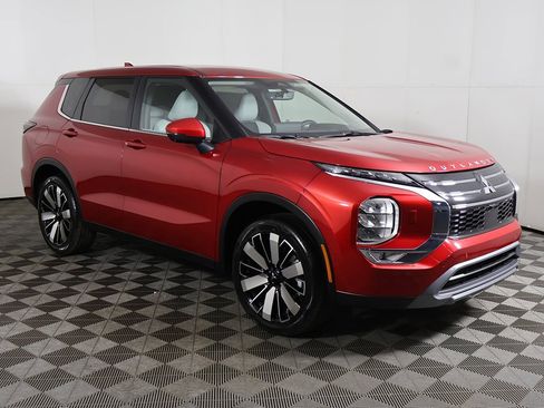 New 2025 Mitsubishi Outlander SE image 2