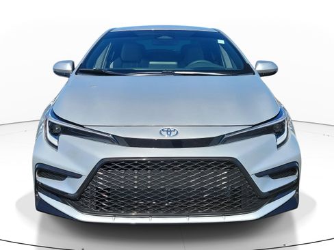 Used 2026 Toyota Corolla SE FWD image 2